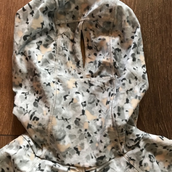 Lululemon Lightened Up Pullover Activewear Outerwear - Picture 4 of 5